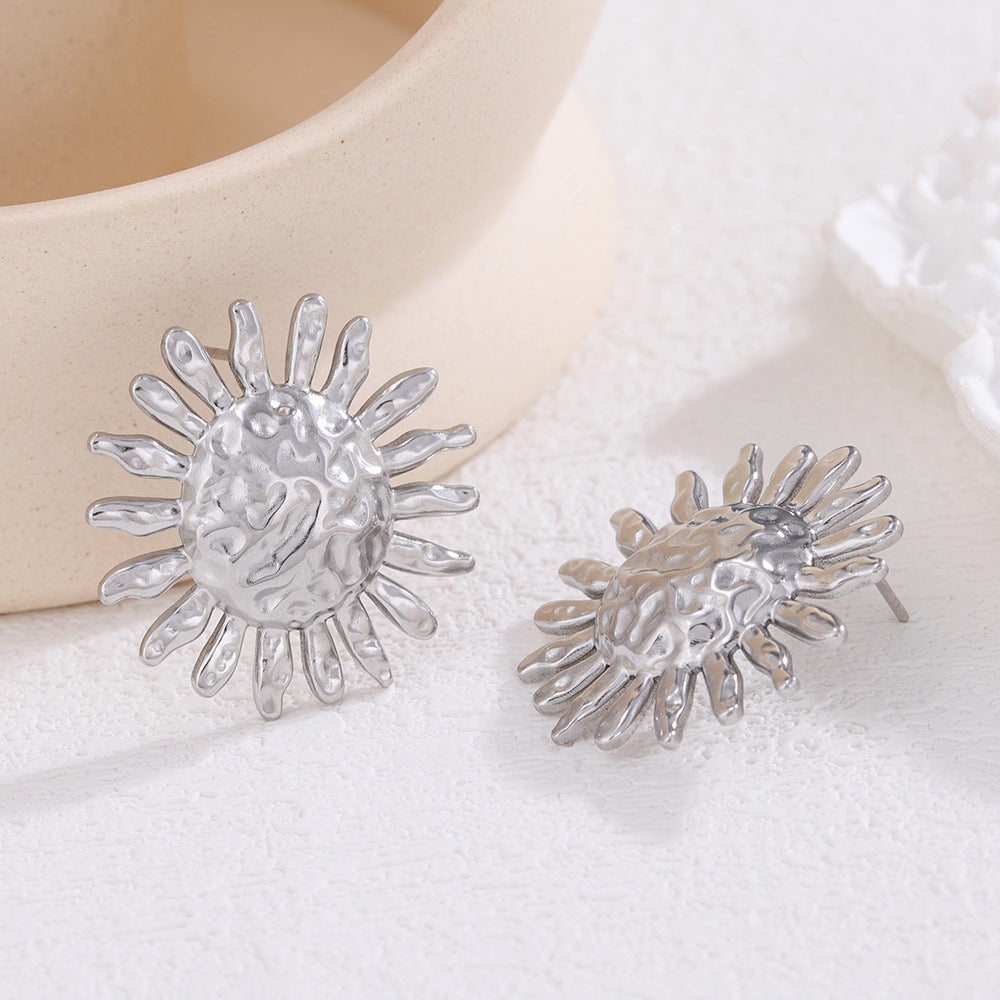 Wholesale 18k gold plated hammered sunflower stainless steel earrings